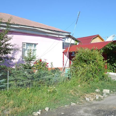 Guest House On Derbisheva คาราโคล ภายนอก รูปภาพ